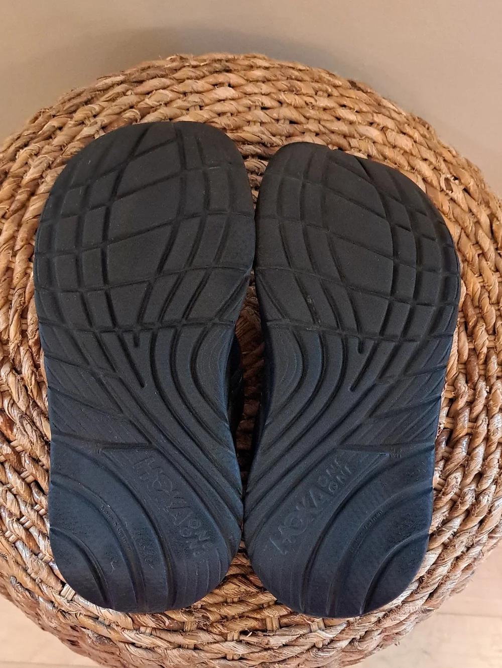 Hoka One One Unisex Ora Recovery Flip Flop Thong Black Rubber Sandals M9/W11